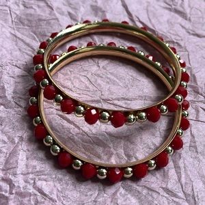 Beautiful gold tone and red beaded bracelet